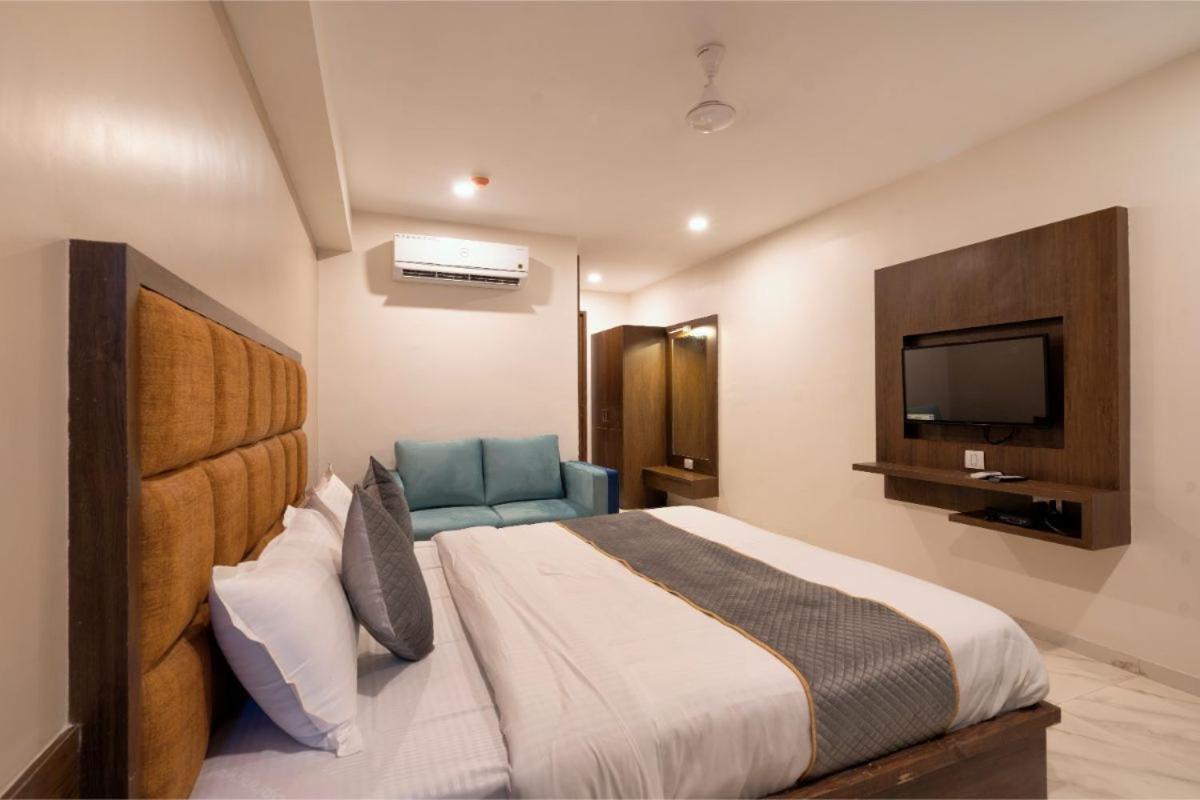 Hotel Royal 24 Ahmedabad Exterior photo